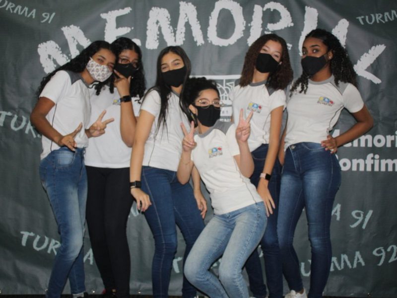 Alunos do 9º ano participam de sessão de fotos para o Memorial 2021
