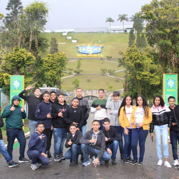 Turmas do 9º ano visitam o Parc Magique