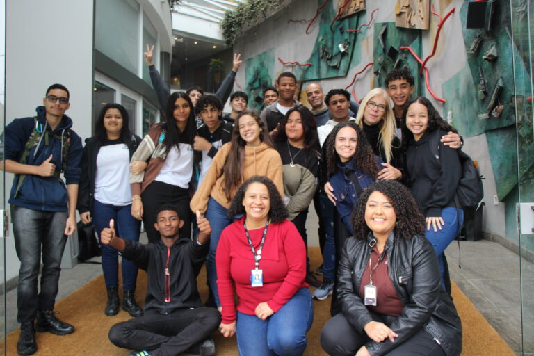 Alunos do Técnico visitam a Alterdata em Teresópolis