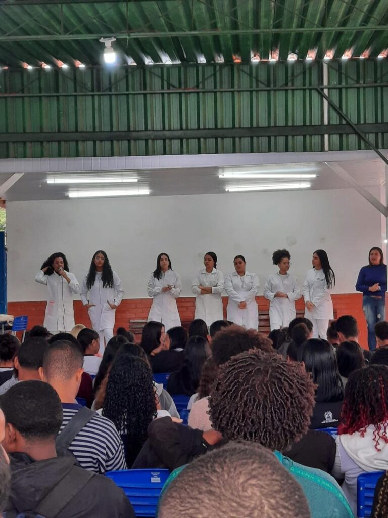 Palestra de primeiro socorros no Colégio Estadual João Santos Souto