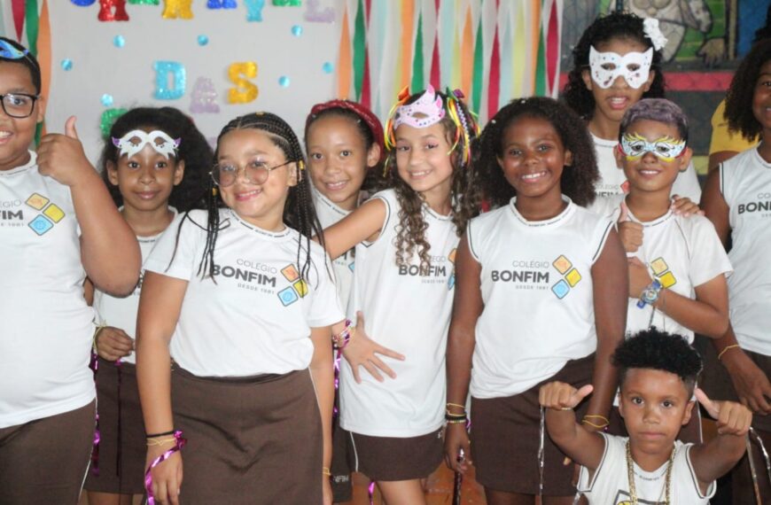 Carnaval das Cores agitou as turmas do Ensino Fundamental