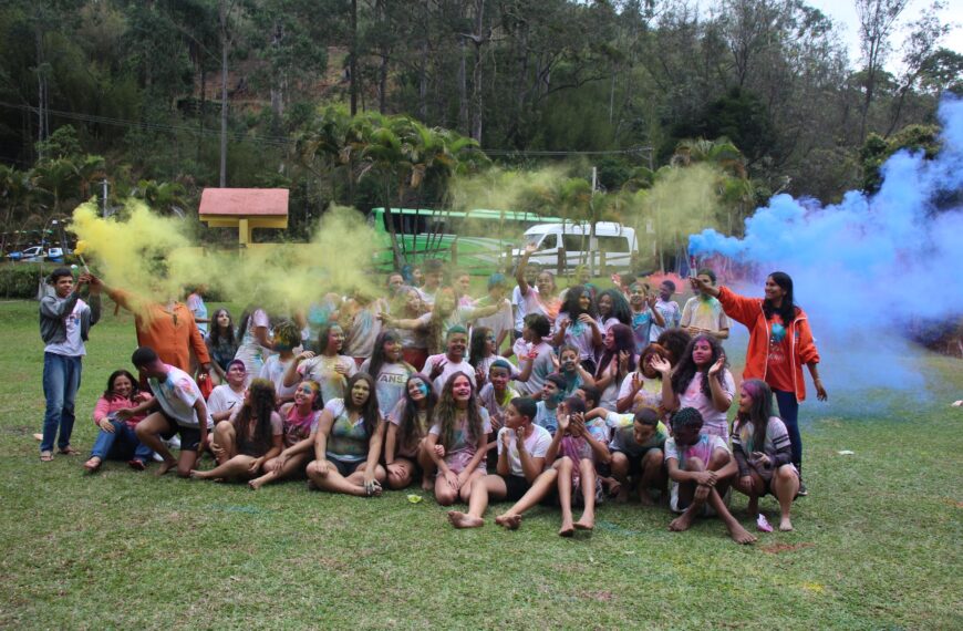Turmas do 9º ano curtem Hotel Fazenda